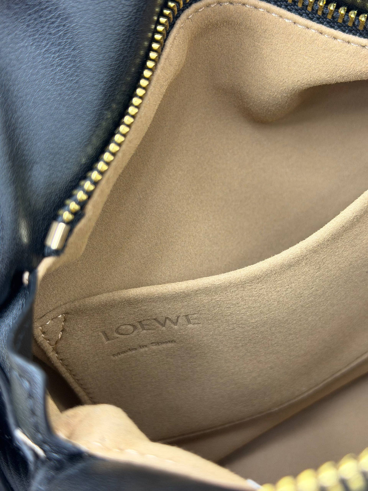 Loewe new black