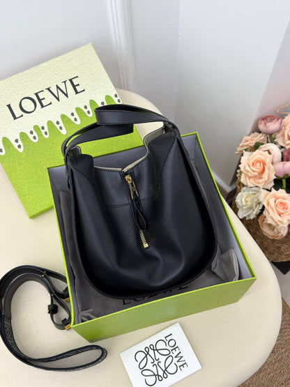 Loewe black #679