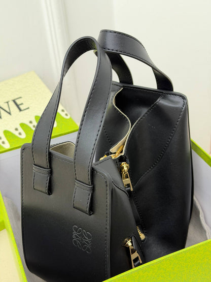Loewe black #679